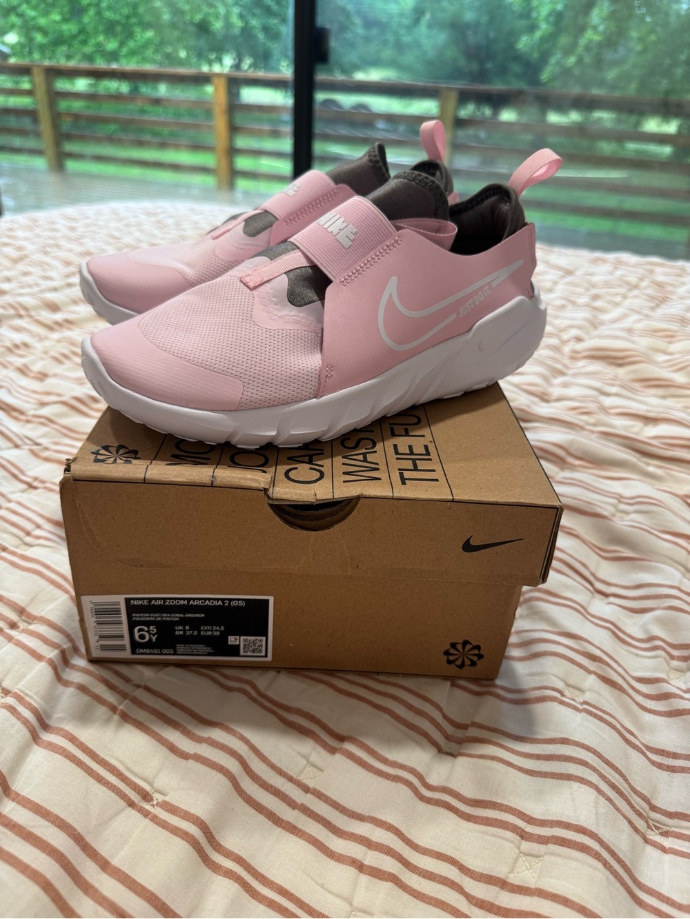 Nike air zoom Arcadia Girls size 6.5
